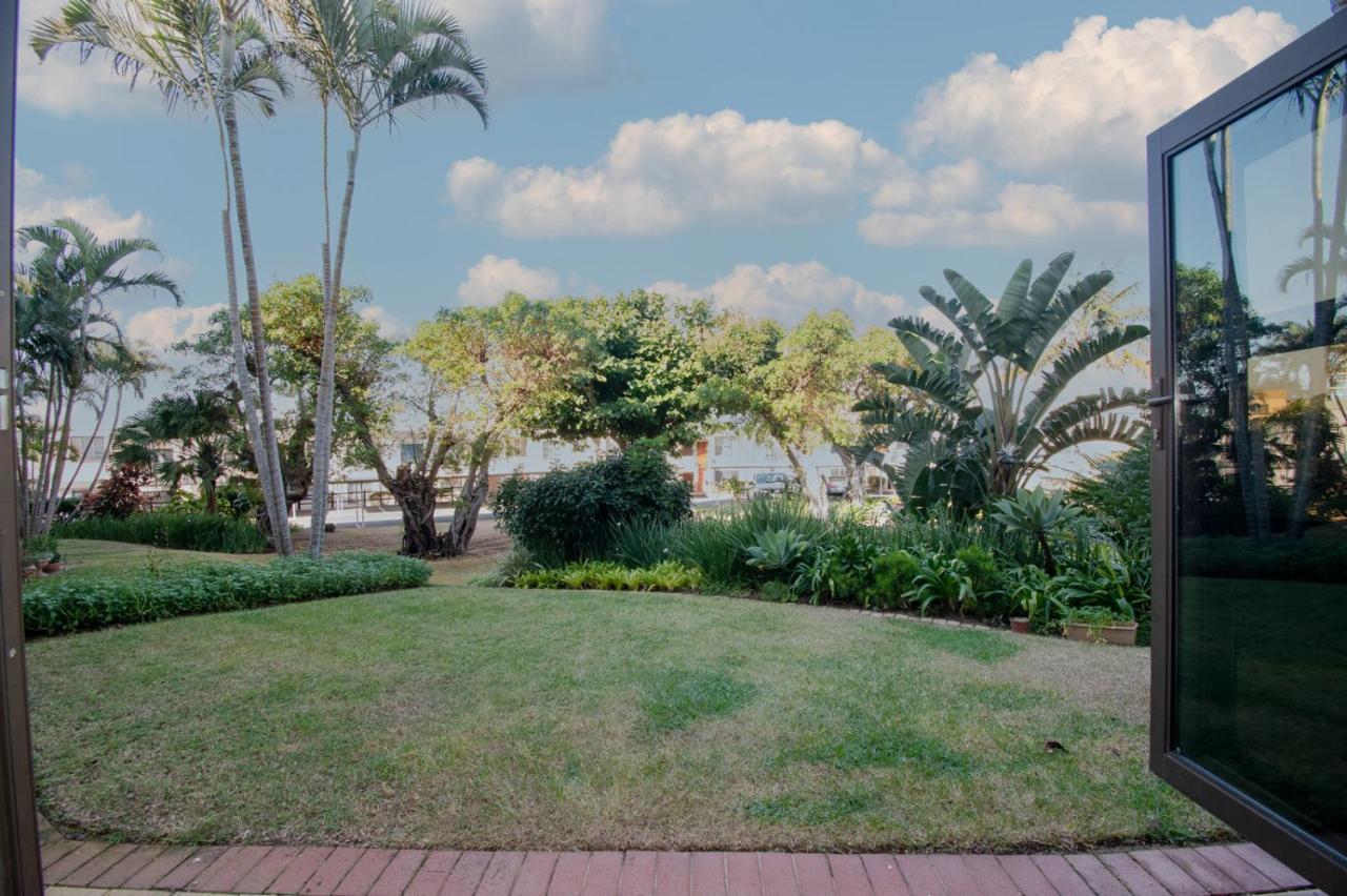 Appartamento 7 The Shades Umhlanga Rocks Durban Esterno foto