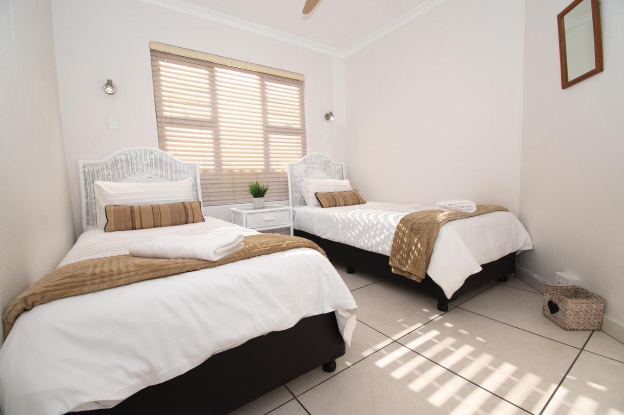 Appartamento 7 The Shades Umhlanga Rocks Durban Esterno foto