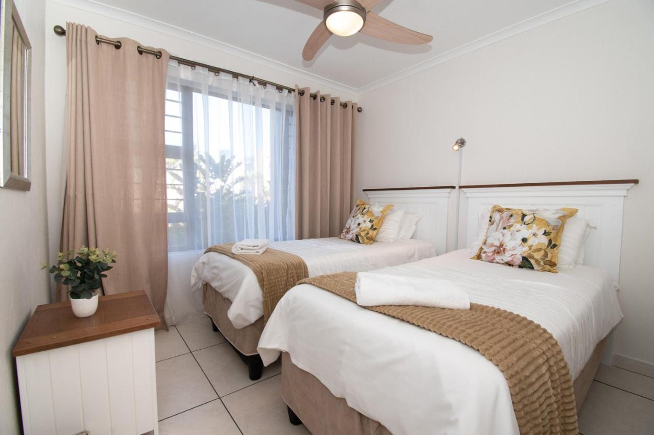 Appartamento 7 The Shades Umhlanga Rocks Durban Esterno foto